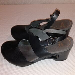 Black Women's Clog Heels with Ankle Strap